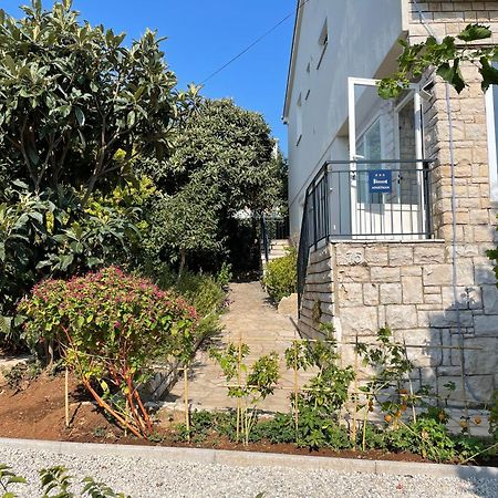 Apartment Tulip Premantura Exterior photo
