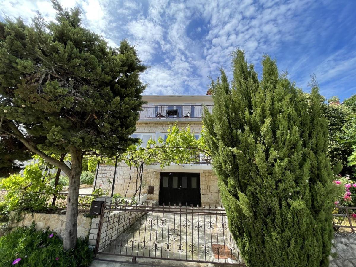 Apartment Tulip Premantura Exterior photo